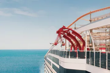 Круизный лайнер MSC World America